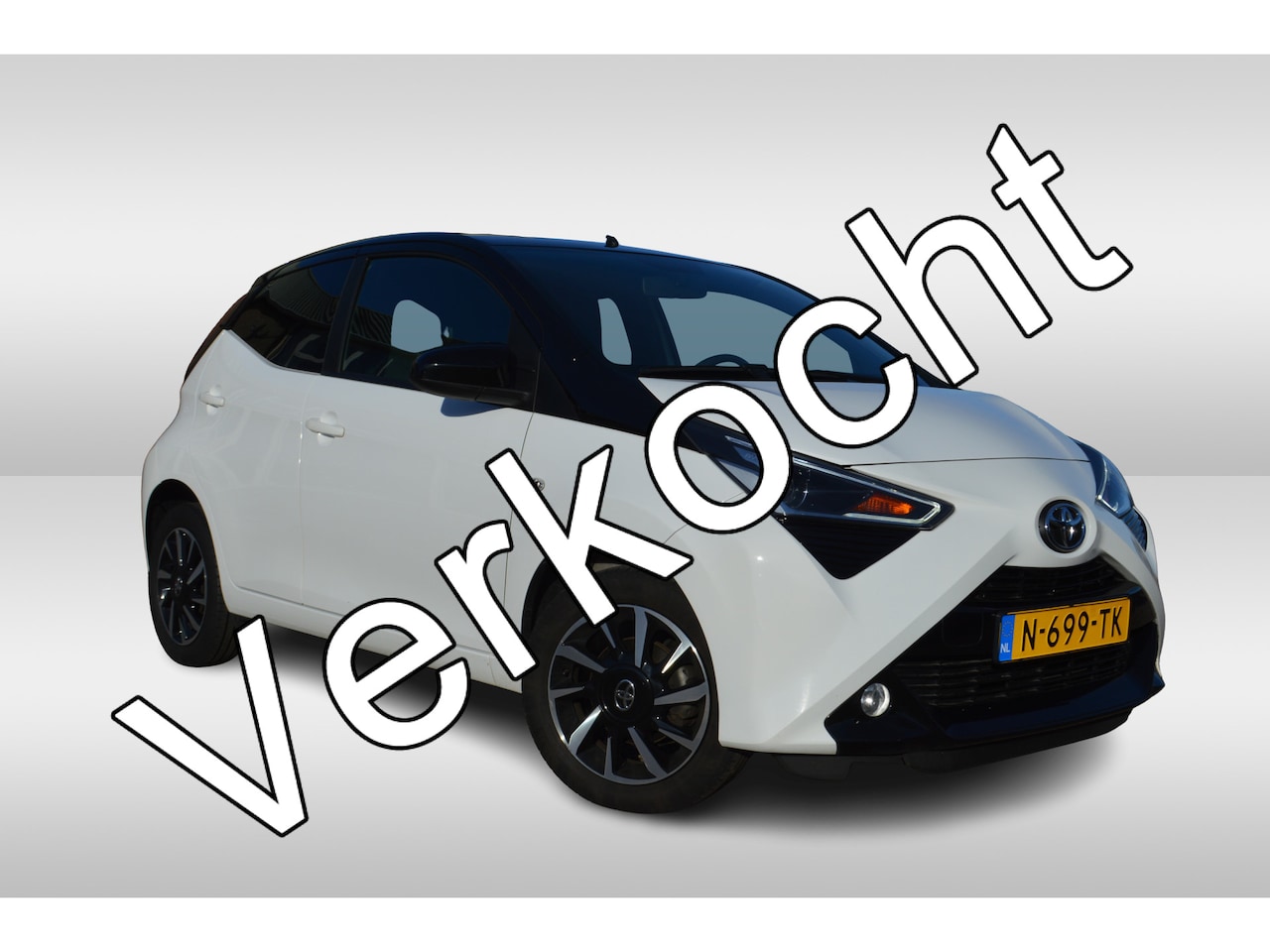 Toyota Aygo - 1.0 VVT-i x-cite ultimate | Bi-Tone | Smart | Climate Control | Orig NL auto - AutoWereld.nl