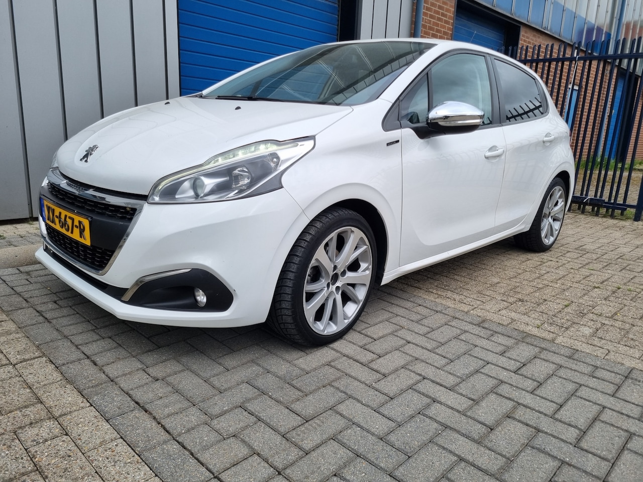 Peugeot 208 - 1.2 PureTech Signature automaat - AutoWereld.nl