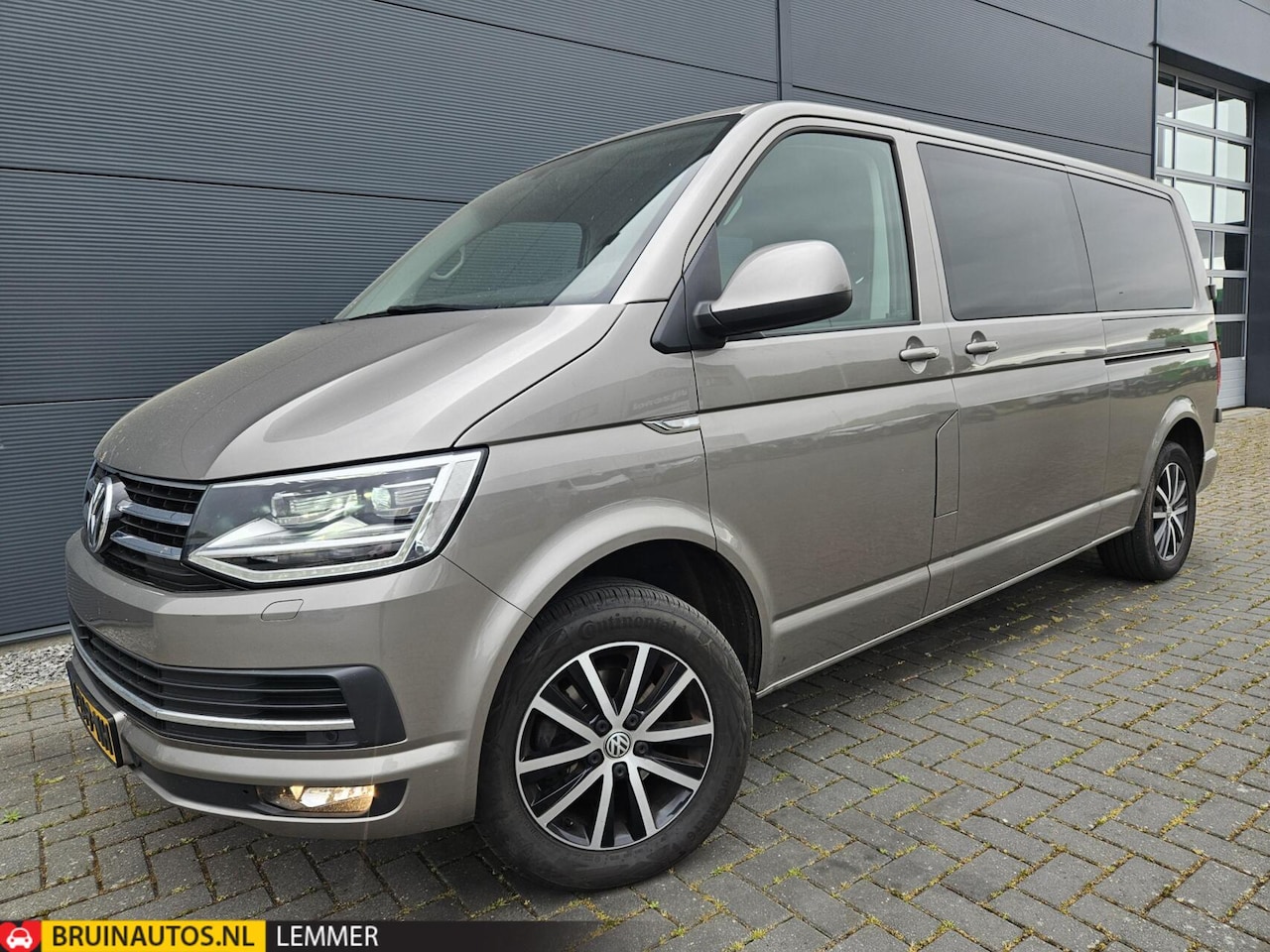 Volkswagen Transporter - 2.0 TDI L2H1 DC Highline navi 2 x sch - AutoWereld.nl