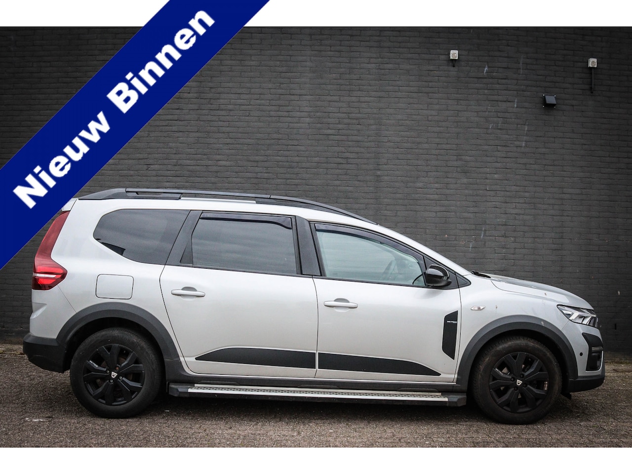 Dacia Jogger - 1.0 TCe 100 Bi-Fuel Extreme 5p. Net binnen - Nu al te bezichtigen - AutoWereld.nl