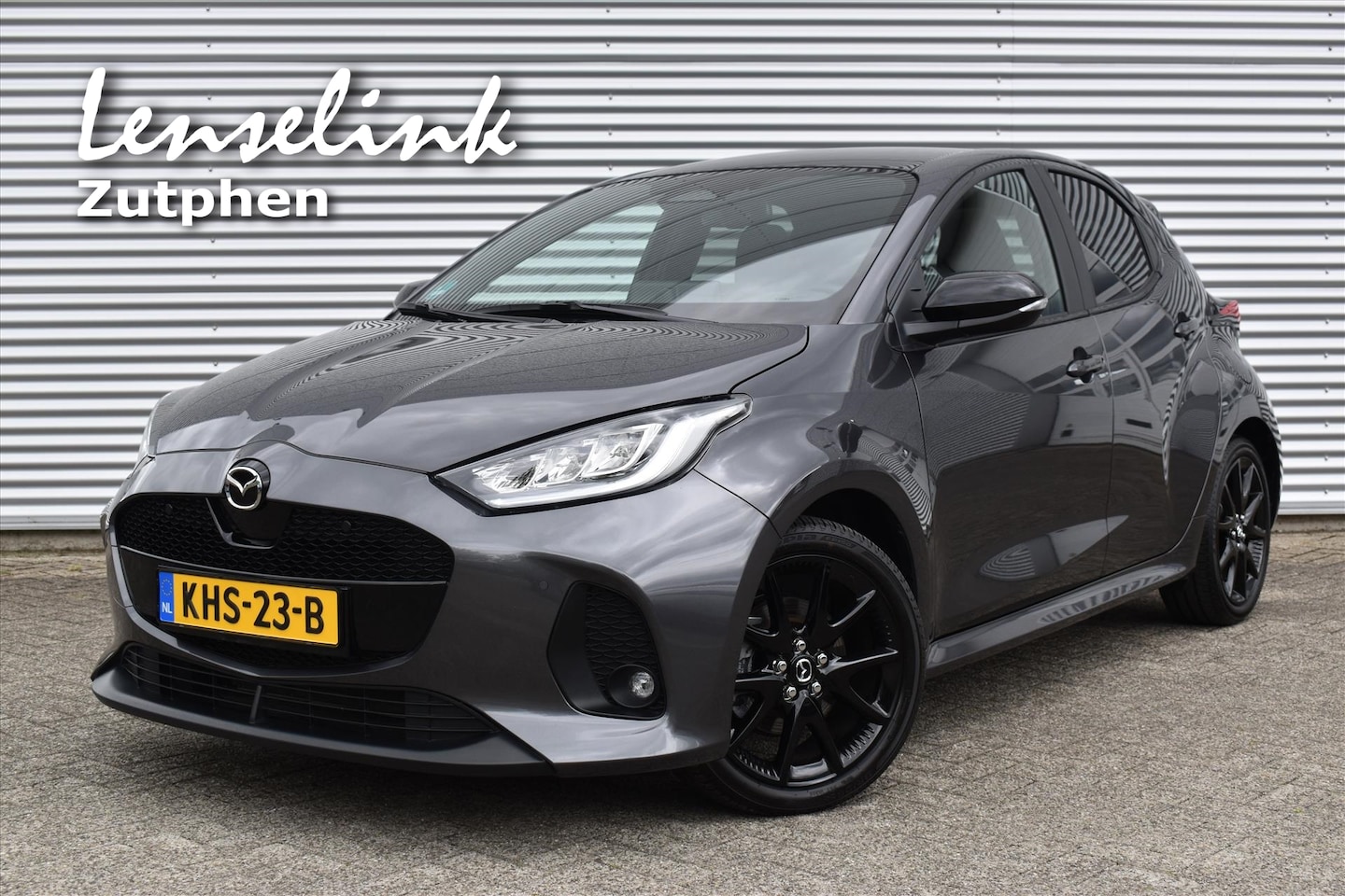 Mazda 2 Hybrid - 1.5 116pk 6AT HOMURA PLUS | Pano dak | Super zuinig! | Navi | Apple Carplay | Rijklaarprij - AutoWereld.nl
