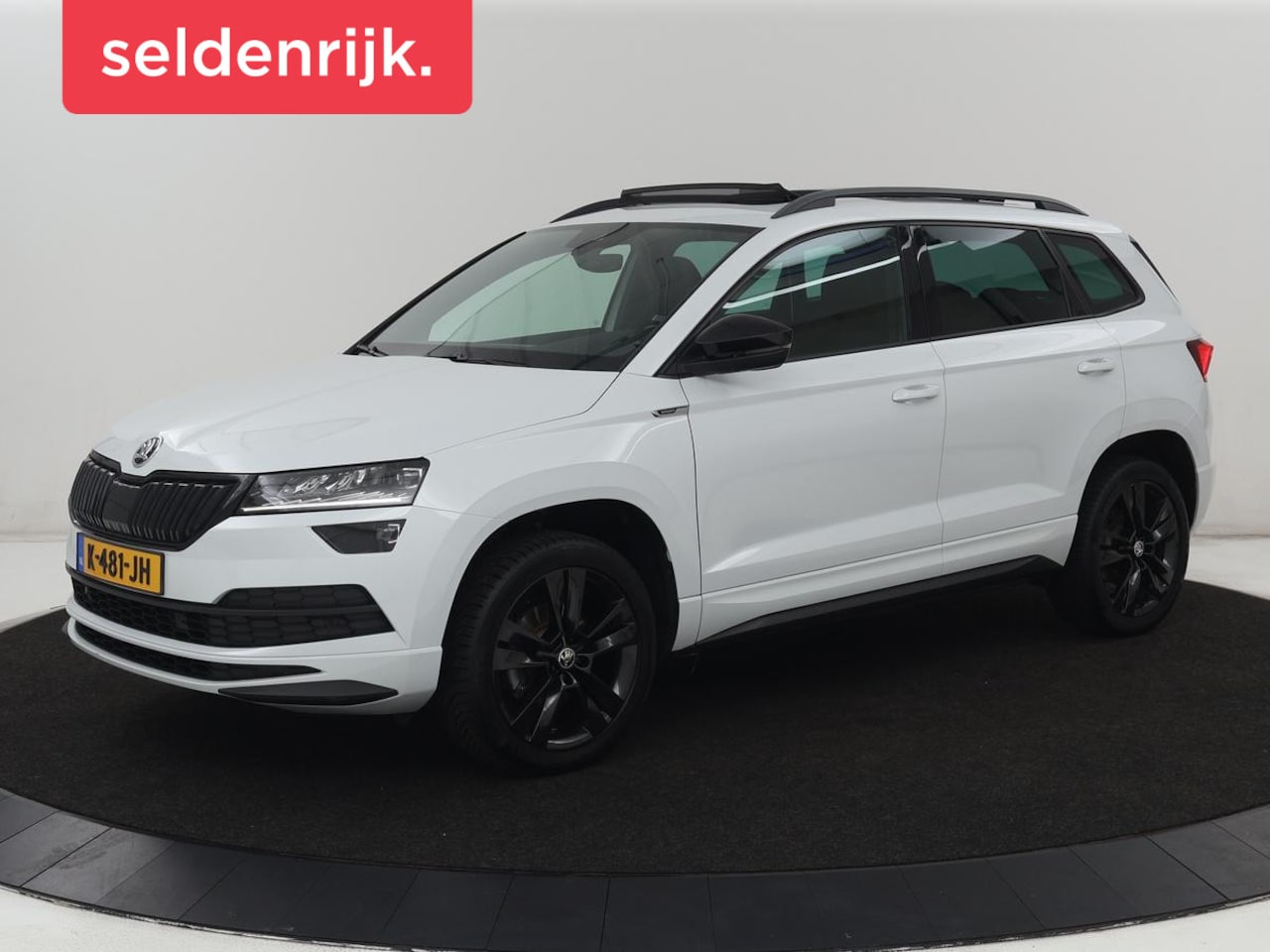 Skoda Karoq - 1.5 TSI Sportline | Panoramadak | Stoelverwarming | Adaptive cruise | Camera | Sportstoele - AutoWereld.nl