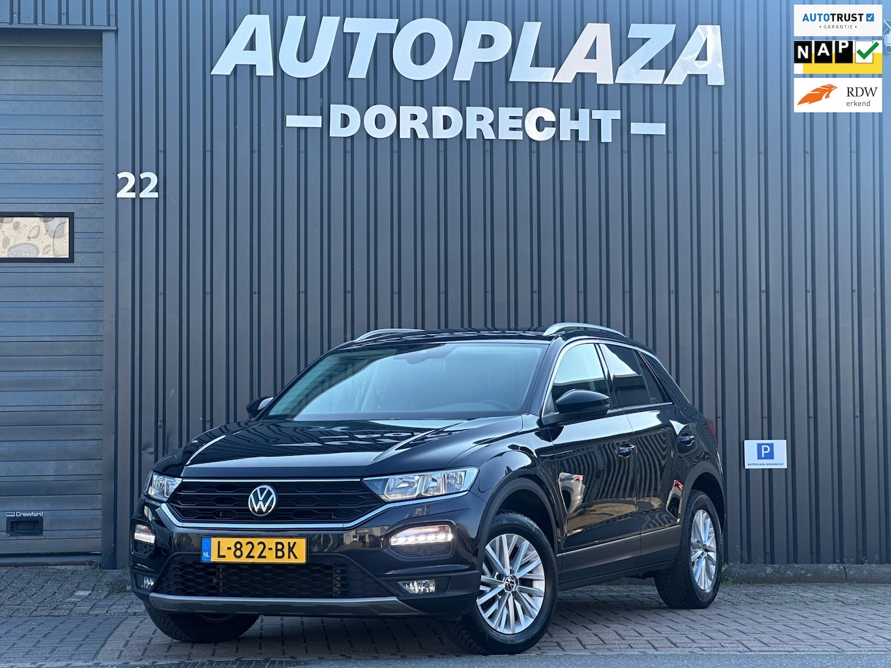 Volkswagen T-Roc - 1.0 TSI Style Business TREKHAAK| ACC|CARPLAY| - AutoWereld.nl