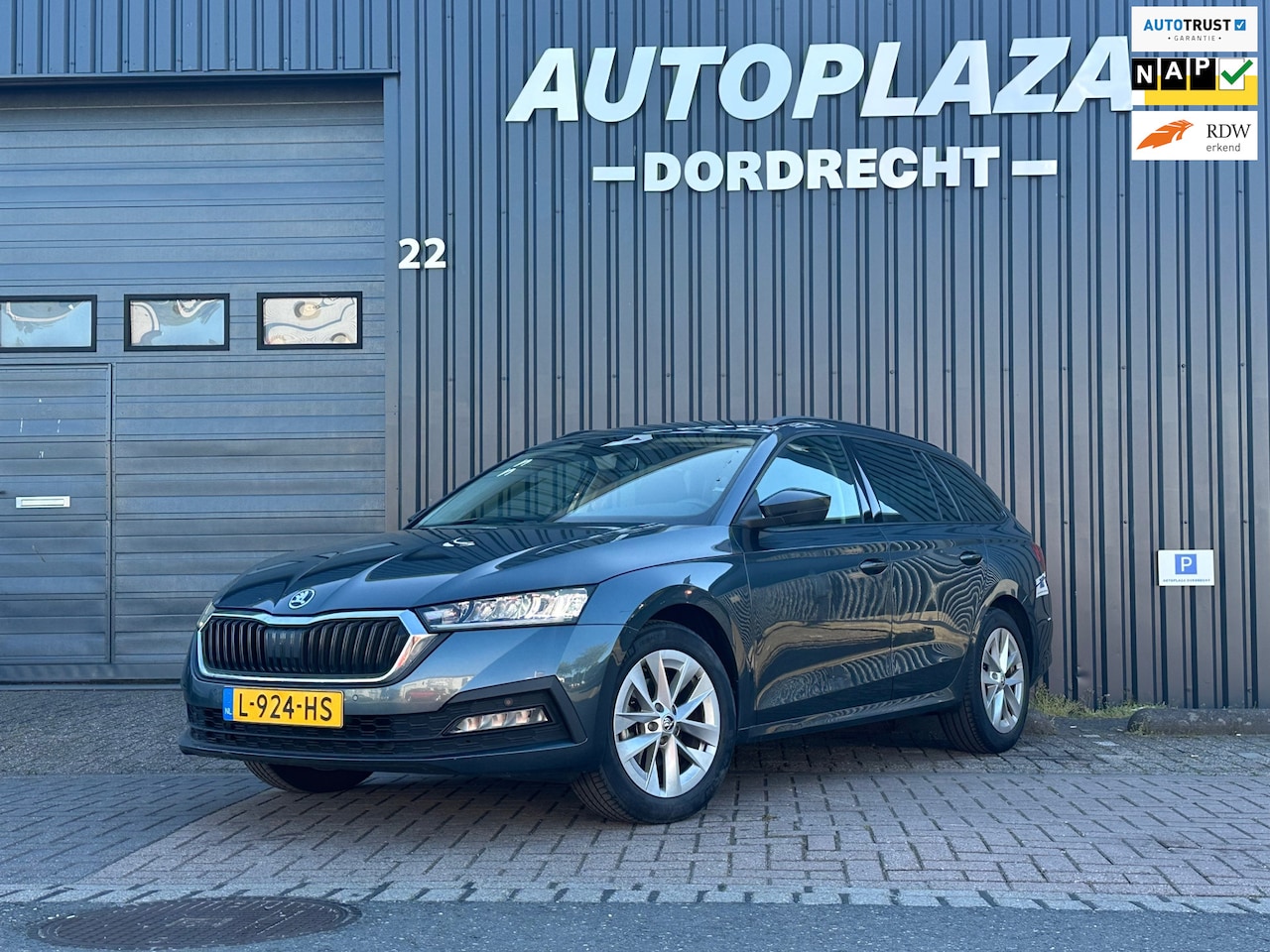 Skoda Octavia Combi - 1.0 e-TSI Business Edition 1.0 e-TSI Business Edition - AutoWereld.nl