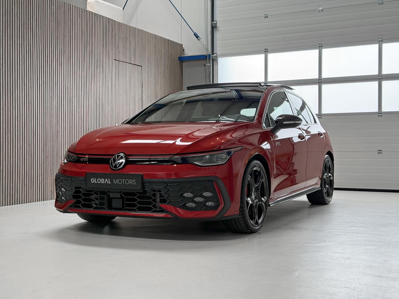 Volkswagen Golf - 8.5 2.0 TSI GTI - FACELIFT - PANORAMADAK - AUTOMAAT - HEAD UP - TREKHAAK - SFEERVERLICHTIN - AutoWereld.nl