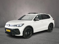 Volkswagen Tiguan - R-Line Edition 1.5 TSI eHybrid 272pk DSG Automaat Trekhaak, Panoramadak, Adaptive cruise c