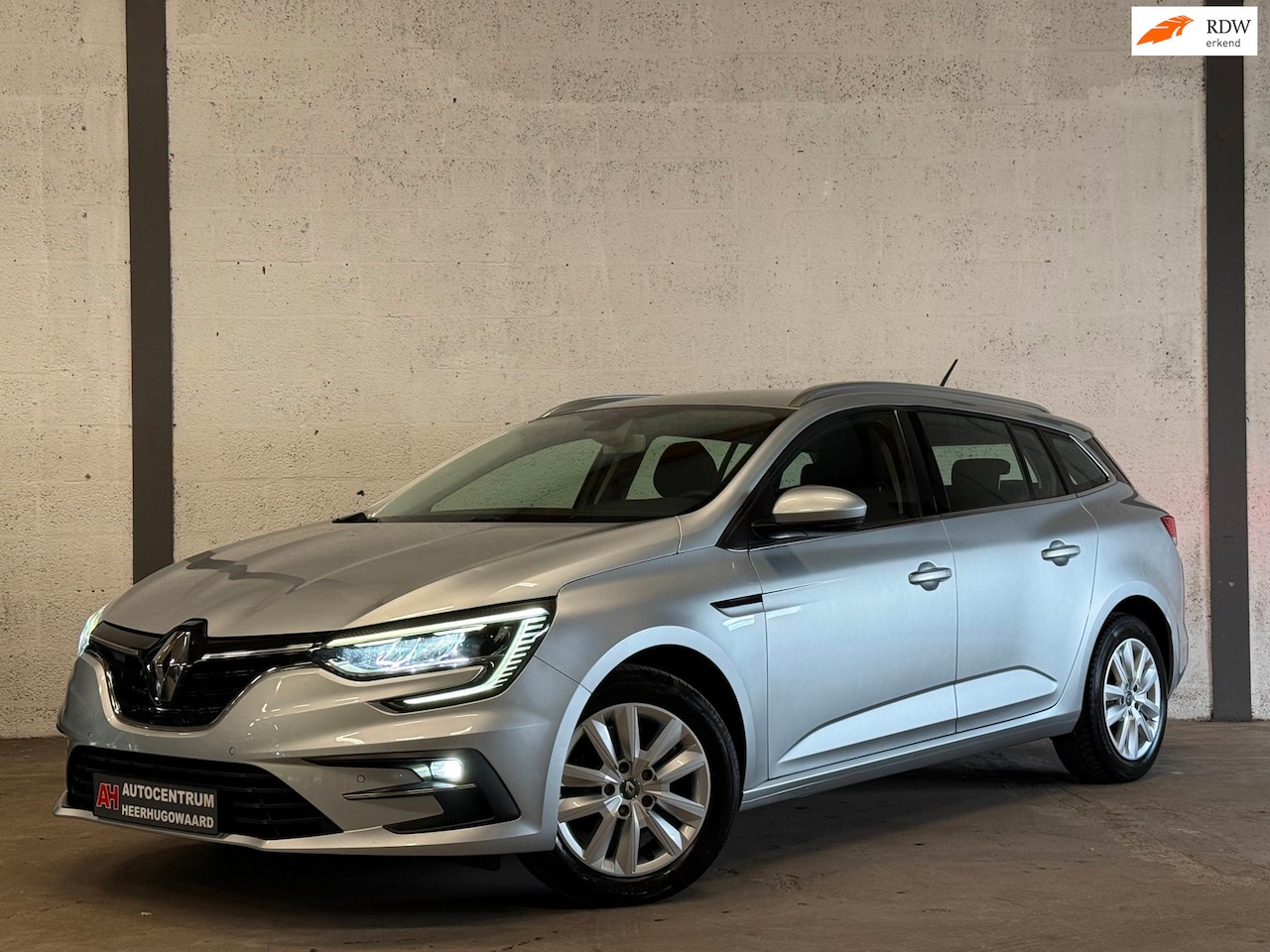 Renault Mégane Estate - 1.3 TCe Navi|Camera|Carplay|LED|Cruise|Volledig Onderhouden !! - AutoWereld.nl