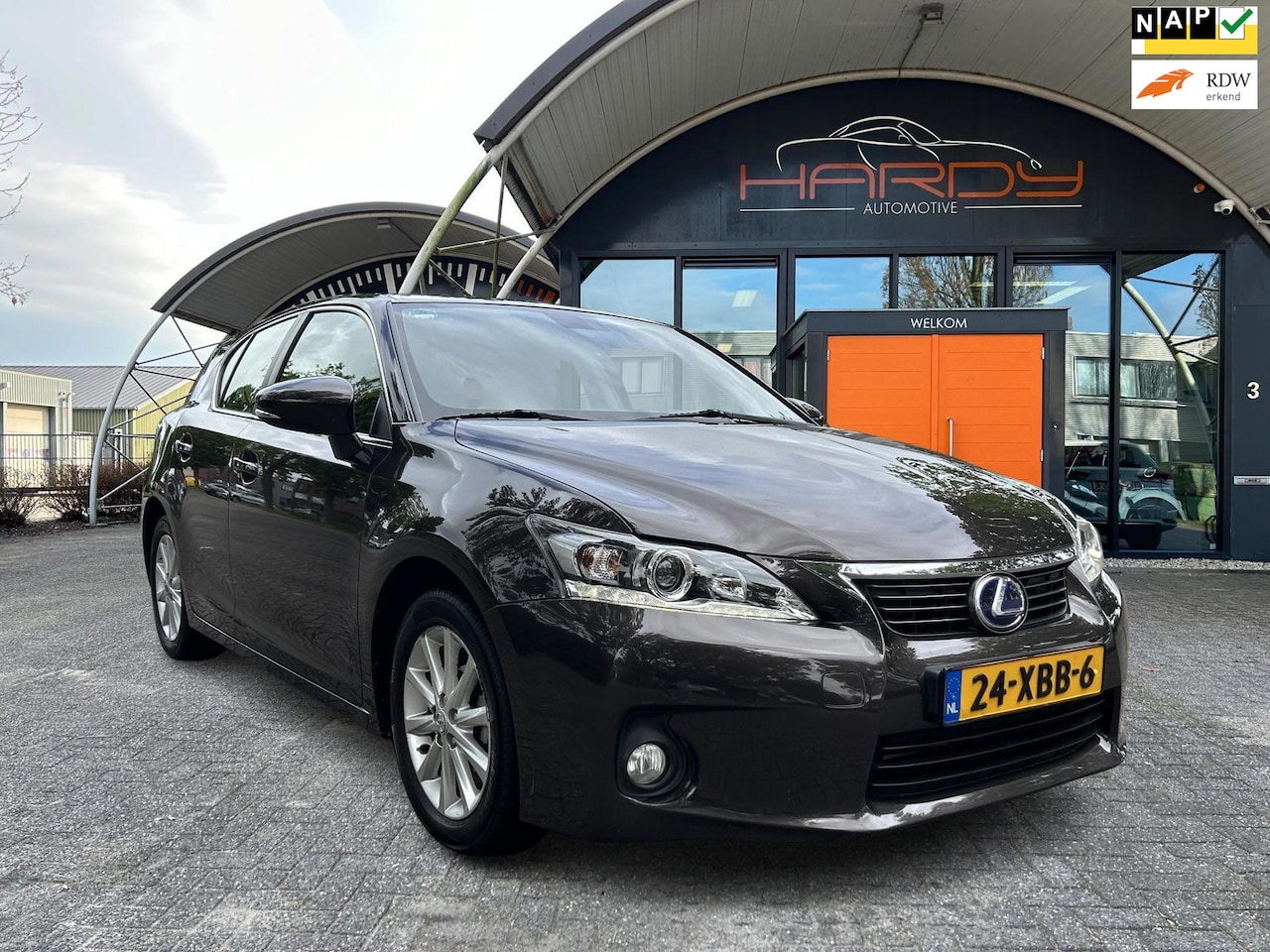 Lexus CT 200h - Business Line 100% Dealer Onderhouden NL-Auto Rijklaarprijs! - AutoWereld.nl