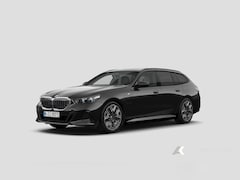 BMW 5-serie Touring - 530e xDrive M Sport | Bowers & Wilkins | Head-Up | 360° | Driving Ass. Prof.| Trekhaak | C