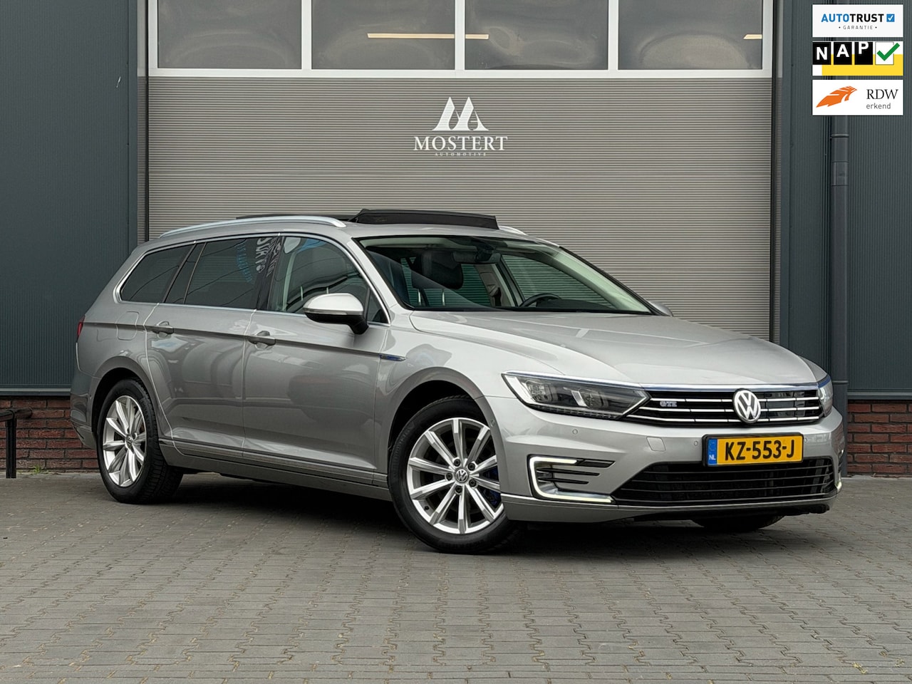 Volkswagen Passat Variant - 1.4 TSI/218pk GTE Connected Series Plus|NAP|Pano|Dealer|Trekhaak|V-cockpit|Camera|Stoelver - AutoWereld.nl