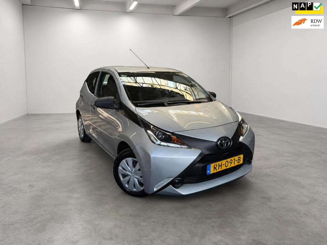 Toyota Aygo - 1.0 VVT-i x-fun|AIRCO|CRUISE CONTROL|5DRS|LED|2E EIG.|NAP|INRUIL & LEASE MOGELIJK - AutoWereld.nl