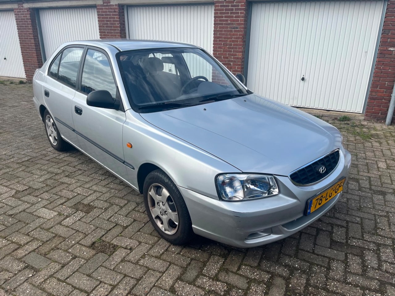 Hyundai Accent - 1.3i 1.3i 5drs - AutoWereld.nl