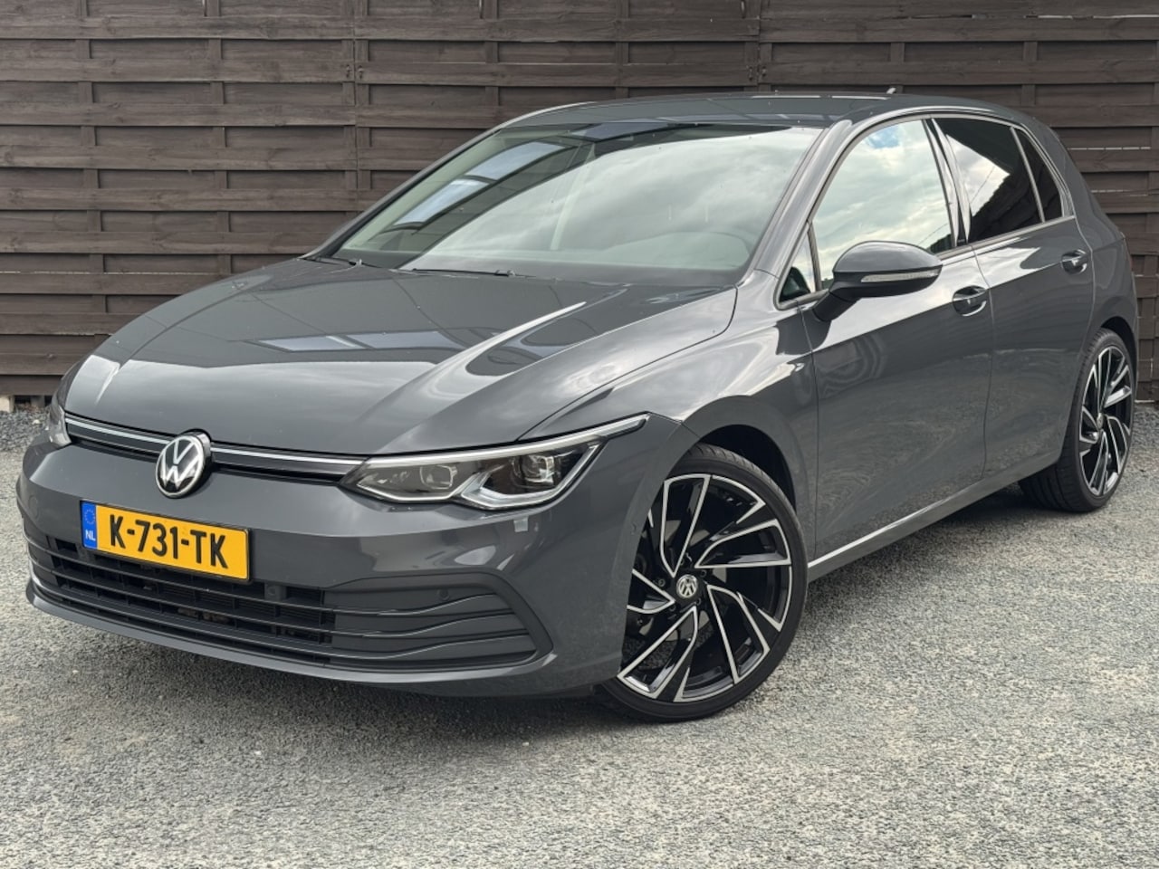 Volkswagen Golf - 1.0 eTSI Life / DISTRIBUTIE VV / 19'' LM / NL-AUTO - AutoWereld.nl
