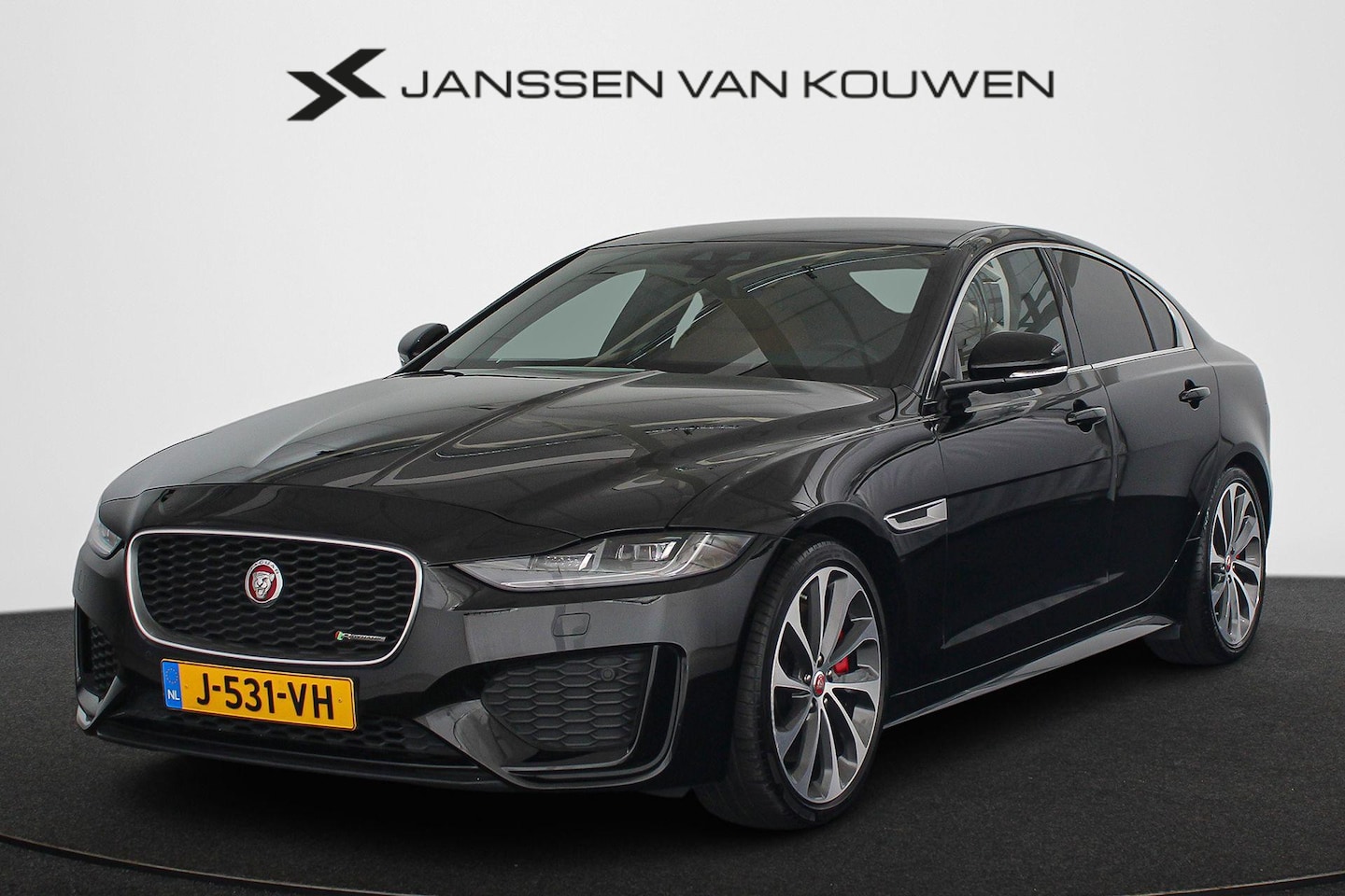 Jaguar XE - 2.0 P250 R-Dynamic S Meridian Stuur-Stoelverwarming Camera Keyless Apple Carplay - AutoWereld.nl