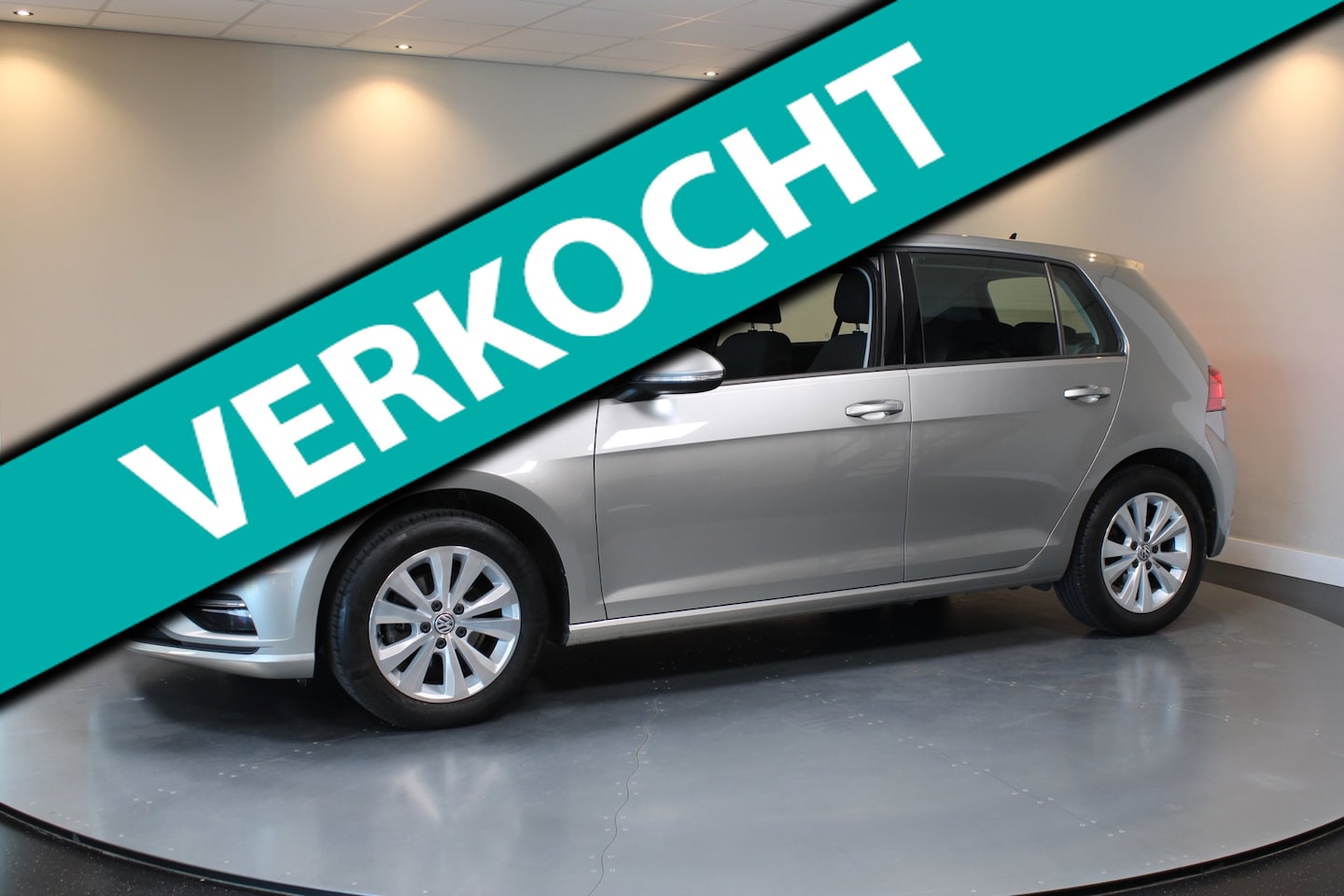 Volkswagen Golf - 1.0 TSI Comfortline *Automaat* Carplay|Camera|Trekhaak|DAB|PDC|Cruise|Navi|Dealer OH - AutoWereld.nl