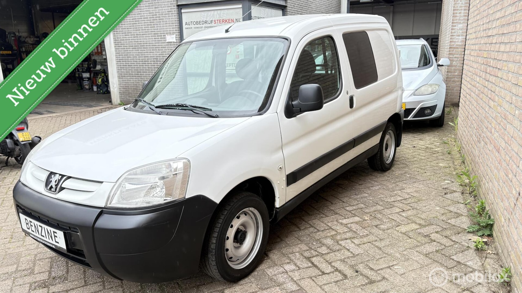 Peugeot Partner - 1.4 * BESTELWAGEN OP BENZINE * - AutoWereld.nl