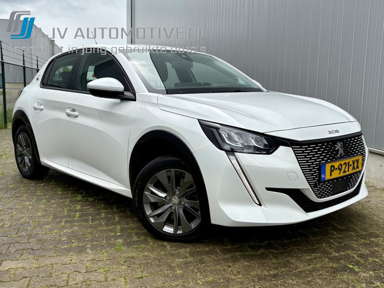 Peugeot e-208 - EV BLUE LEASE ACTIVE 50 kWh 3 FASE SOH100% - AutoWereld.nl