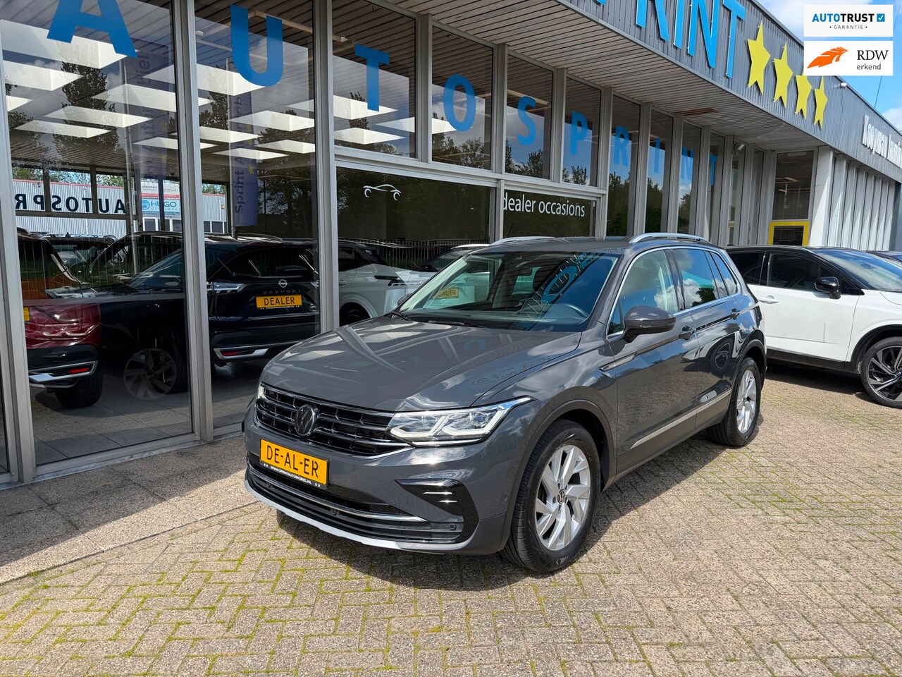 Volkswagen Tiguan - 1.5 TSI Elegance 150pk HEAD-UP DISPLAY , ACHTERUIT CAMERA - AutoWereld.nl