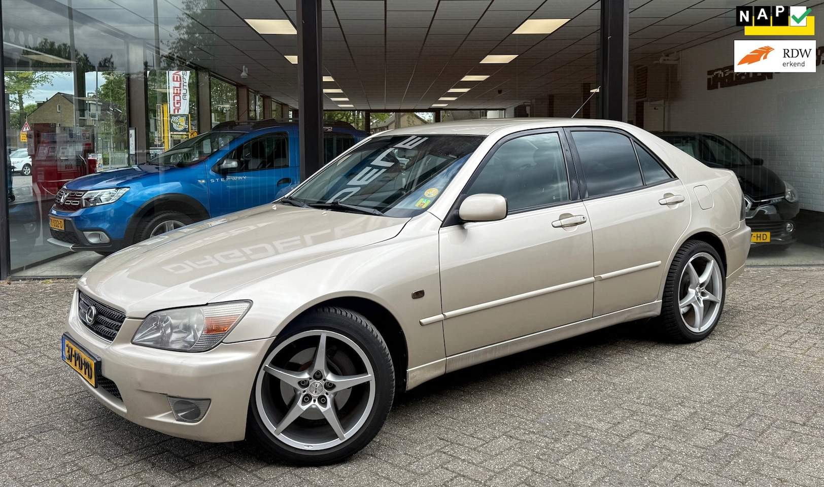 Lexus IS - 200 Business AUTOMAAT | AIRCO | LEDER | STOELVERW | NAP - AutoWereld.nl