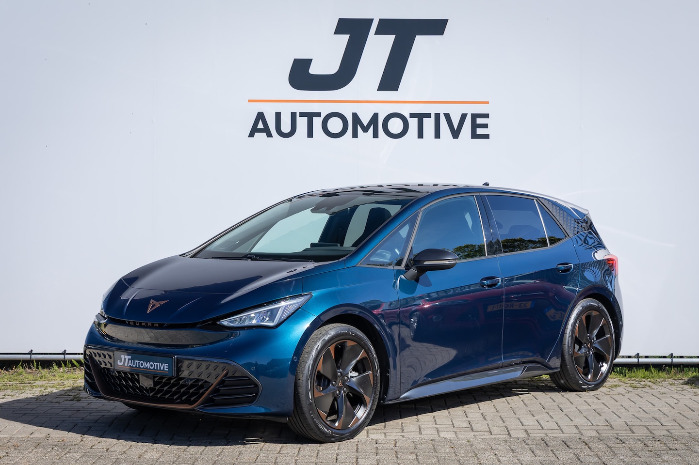 CUPRA Born - Business 150kw 62 kWh Soh94% Pano | Adaptive cruise | Camera | Stuurverwarming | PDC | Car - AutoWereld.nl