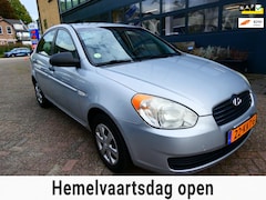 Hyundai Accent - 1.4i Dynamic 97pk Sedan Airco Trekhaak 1100kg. 1e eigenaar