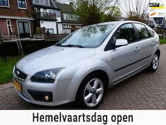Ford Focus - 1.6-16V Automaat 101pk 2e eig. 5-deurs Airco Cruise Trekhaak