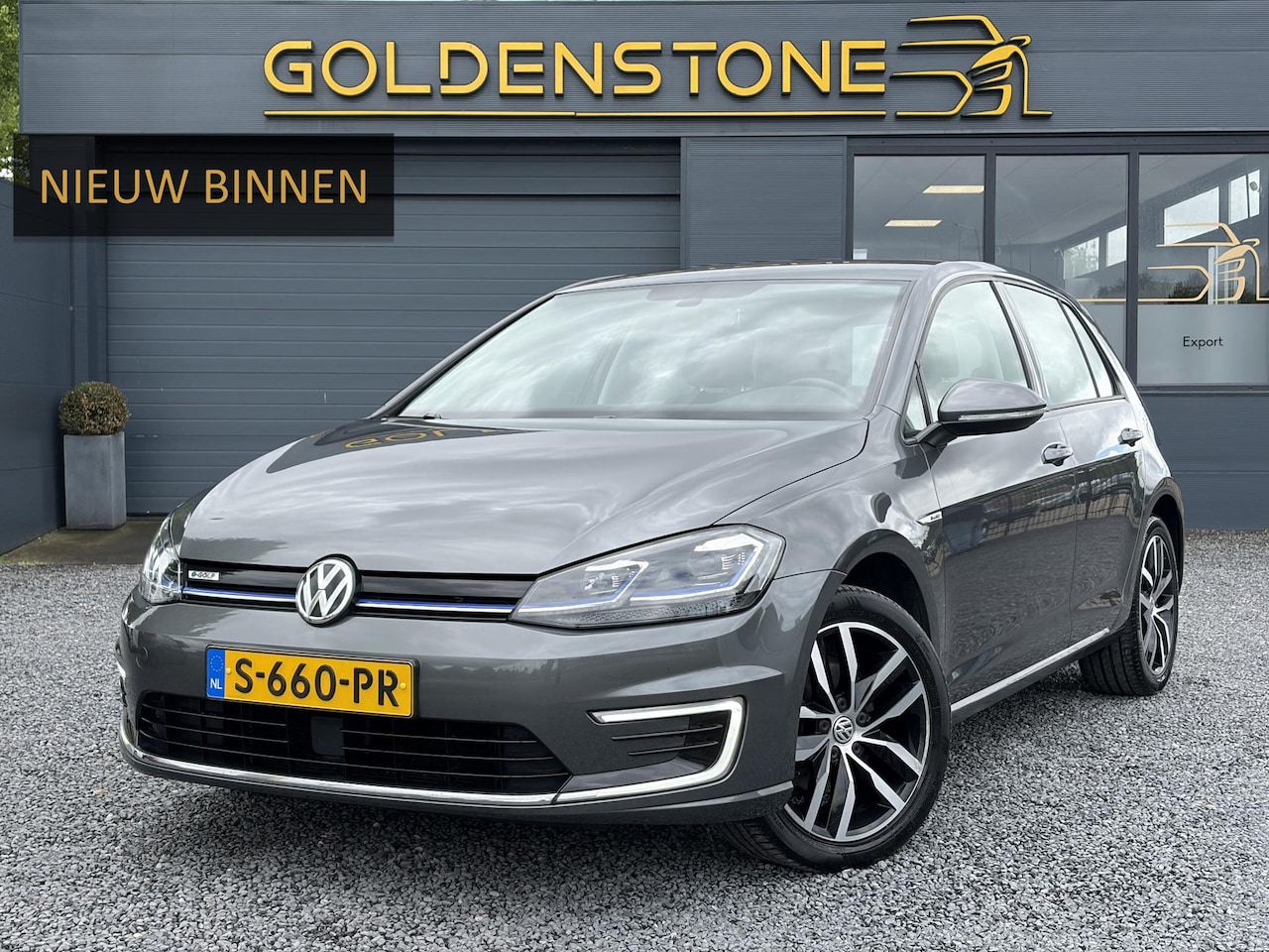 Volkswagen e-Golf - e-Golf 1e Eigenaar,SOH % 84.64,Navi,Camera,Draadloos Opladen,Dealer Onderhouden,Clima,Adap - AutoWereld.nl