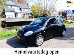 Lancia Y(psilon) - Ypsilon 1.2 Argento Airco INRUILKOOPJE ZO MEENEMEN
