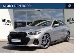 BMW 5-serie - 530e M Sport Automaat / Trekhaak / Achteruitrijcamera / Adaptieve LED / Stoelventilatie /