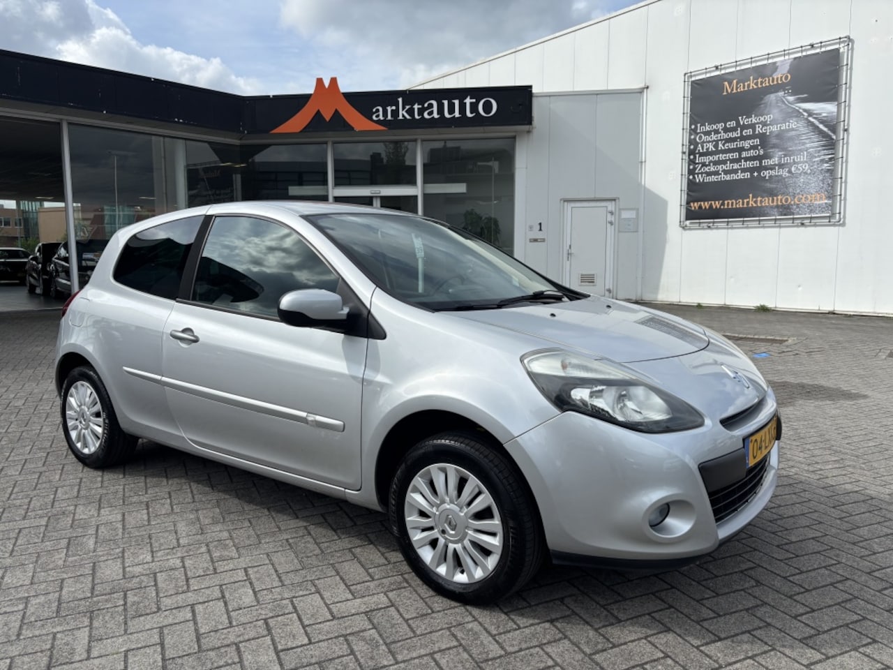 Renault Clio - 1.2 Collection Airco Cruise APK T/M 06-2027 !! - AutoWereld.nl