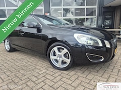 Volvo V60 - 1.6 T3 Momentum LEDER CAMERA XENON SCHUIFKANTELDAK