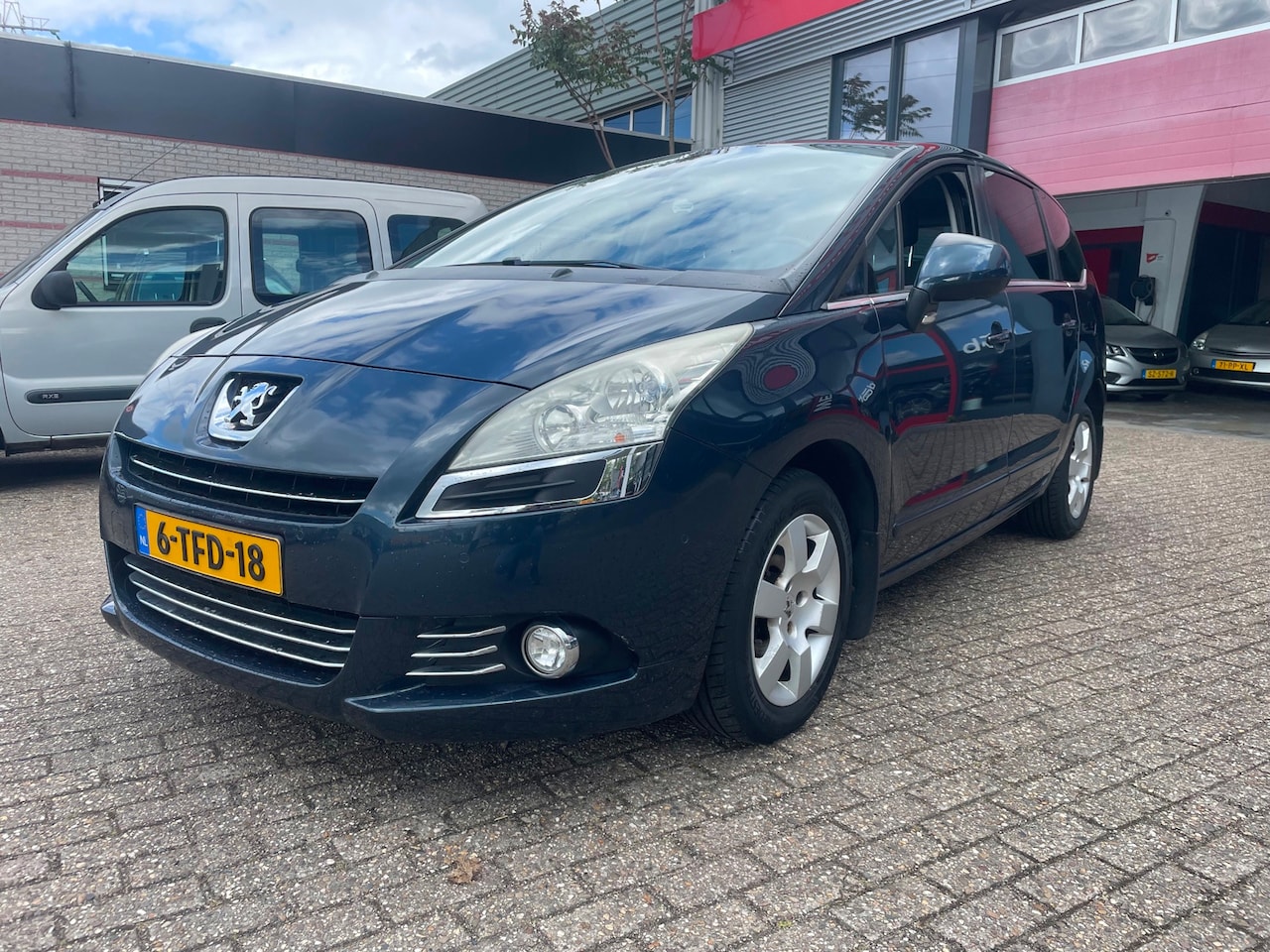 Peugeot 5008 - 1.6 VTi Blue Lease 5p. Goed onderhouden - AutoWereld.nl