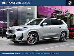 BMW iX1 - eDrive20 M Sport / Panoramadak / Trekhaak / Sportstoelen / Achteruitrijcamera / M Adaptief