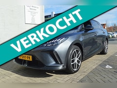MG MG4 Electric - Luxury 64 kWh / Carplay / 1e eigenaar / trekhaak / BOVAG RIJKLAARPRIJS