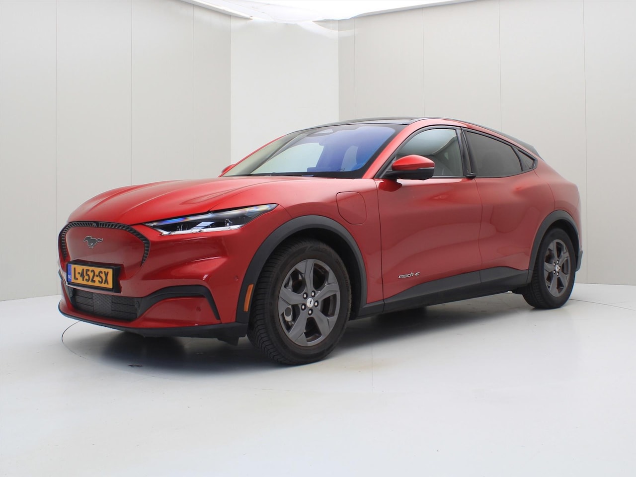 Ford Mustang Mach-E - 75kWh 258pk RWD [ PANO+360CAM+STOEL/STUURWIELVERWARMING ] - AutoWereld.nl