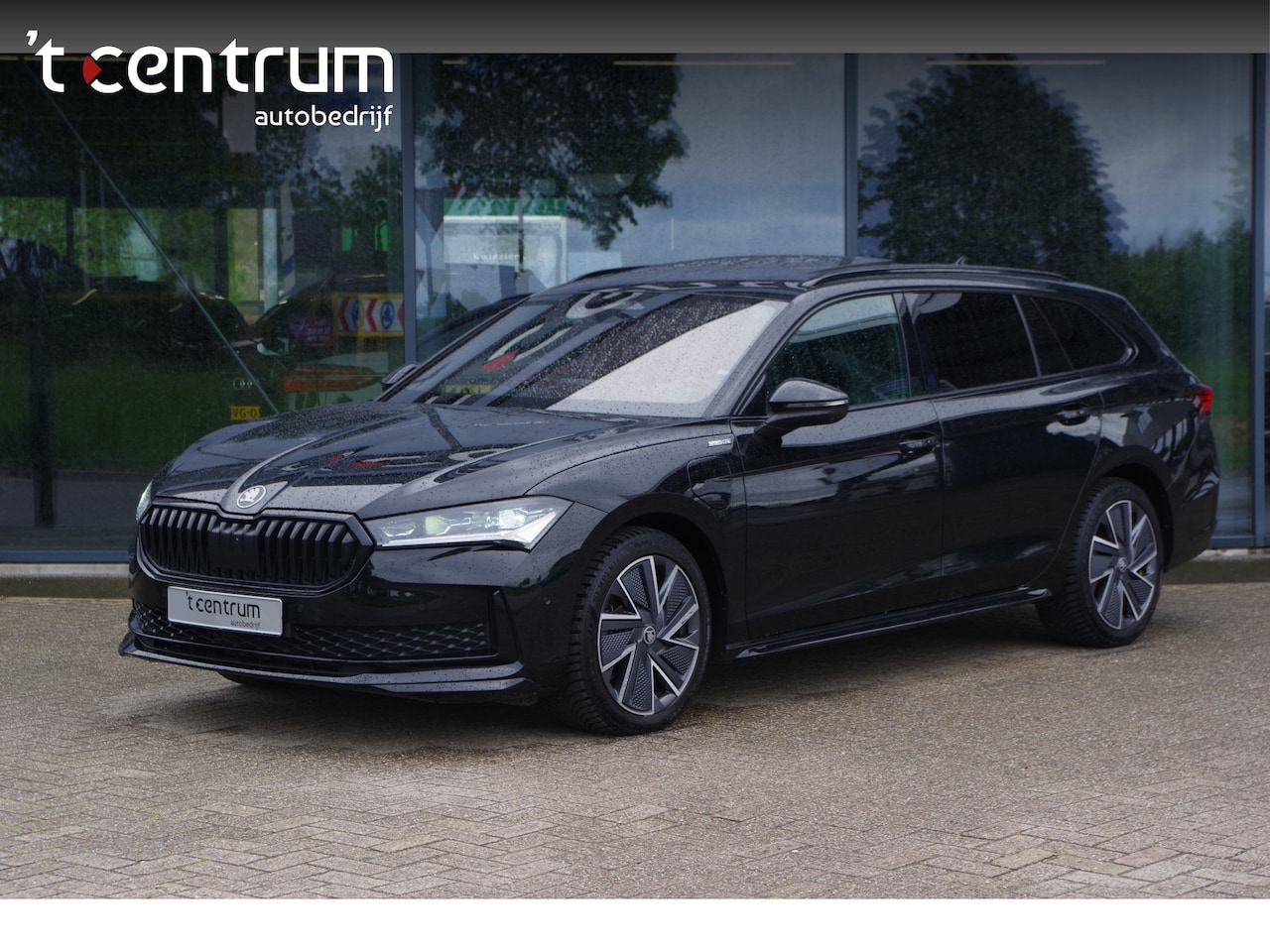 Skoda Superb Combi - 1.5 TSI PHEV 204 PK Sportline, Panoramadak, Trekhaak, Head-Up Display - AutoWereld.nl
