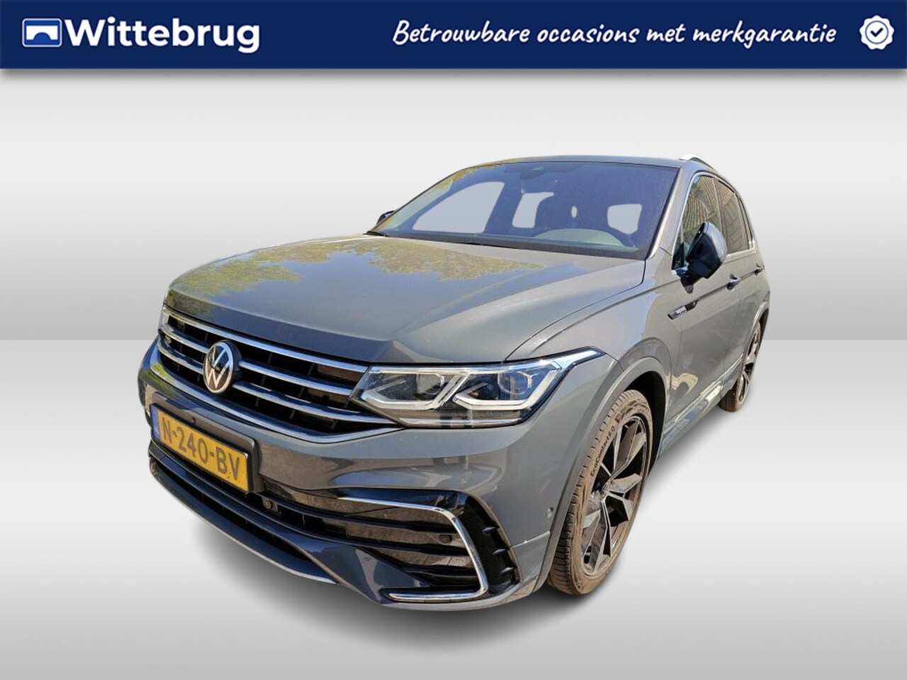 Volkswagen Tiguan - 1.5 TSI R-Line Business+ / AUTOMAAT/ TREKHAAK/ PANODAK/ CLIMA/ STOELVERWARM./ 360 CAMERA/ - AutoWereld.nl