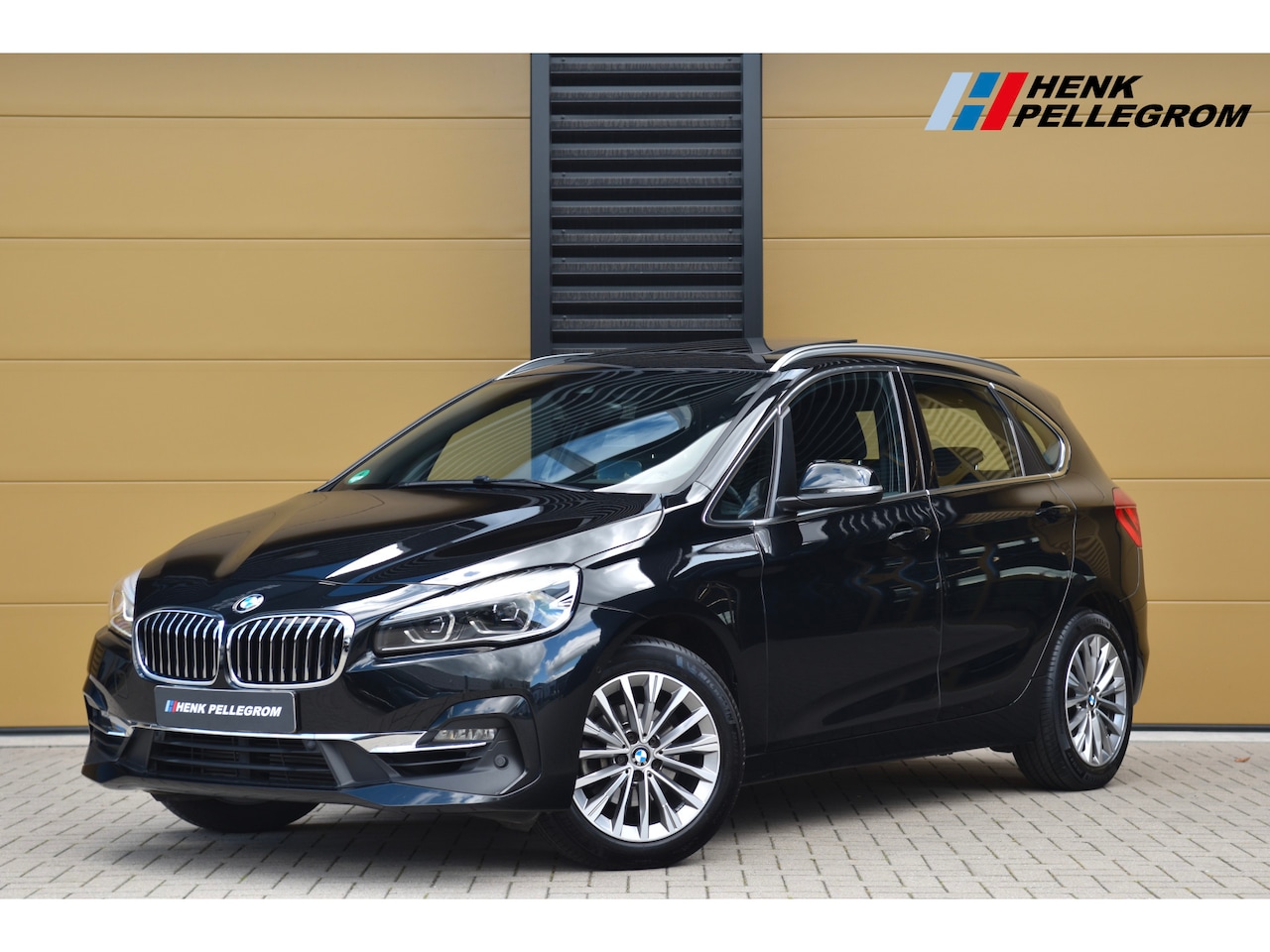 BMW 2-serie Active Tourer - 218i High Executive * Luxury line * Panoramadak * Camera * Trekhaak * - AutoWereld.nl