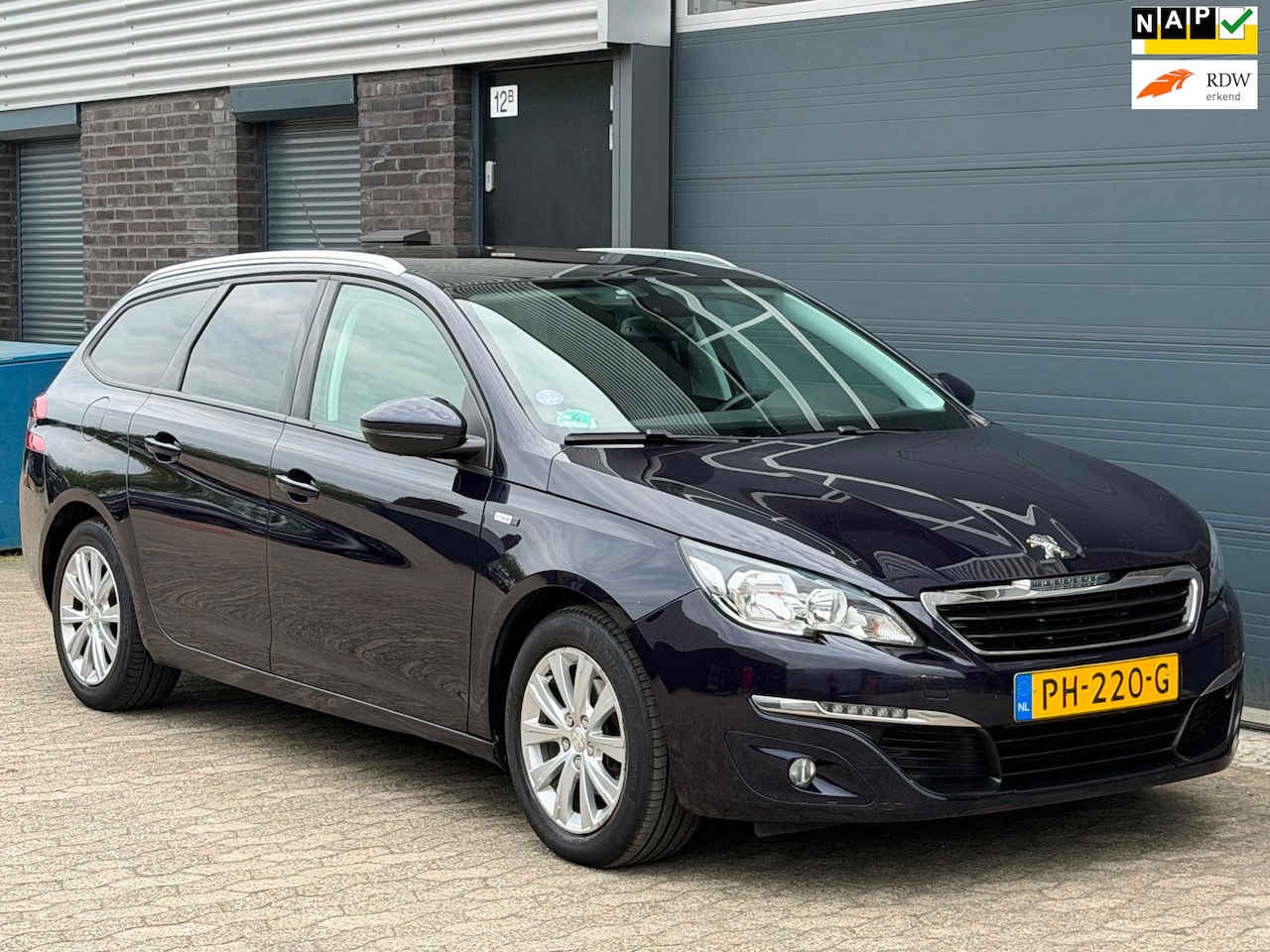 Peugeot 308 SW - 1.2 PureTech Style NAVI PANO PDC CRUISE APK NAP - AutoWereld.nl
