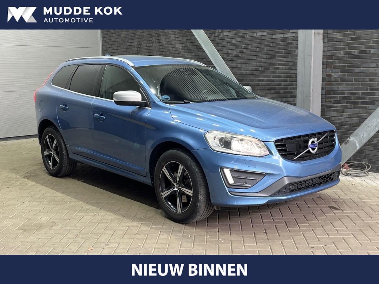 Volvo XC60 - D5 AWD R-Design | ACC | BLIS | Stoelverwarming | Voorruitverwarming | Getint Glas - AutoWereld.nl