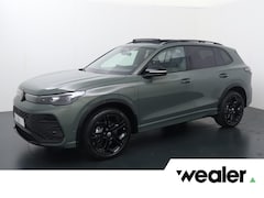 Volkswagen Tiguan - R-Line Edition 1.5 eHybrid 150 kW / 204 PK DSG | Black Style | Panoramadak | Trekhaak wegk