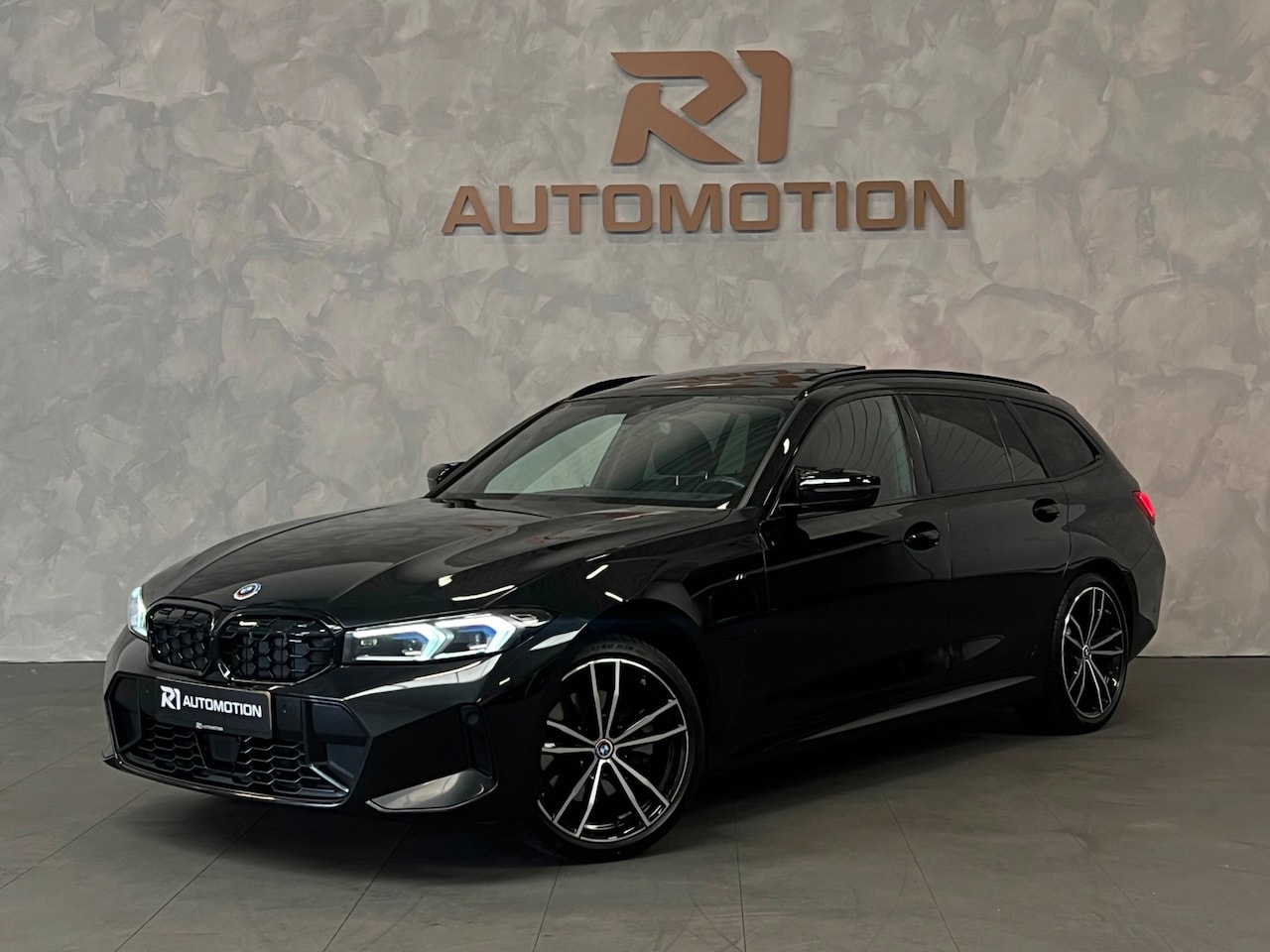 BMW 3-serie Touring - 330e xDrive|M SPORT|LCI|292PK|PANO|HUD|LASER|CAM|KEYLESS|CARBON|SFEERVERL|ACC|BLINDSPOT|DE - AutoWereld.nl