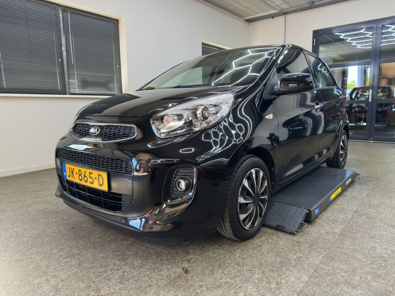 Kia Picanto - 1.0 CVVT DynamicLine | Airco | AUX | Stuurwielbediening - AutoWereld.nl