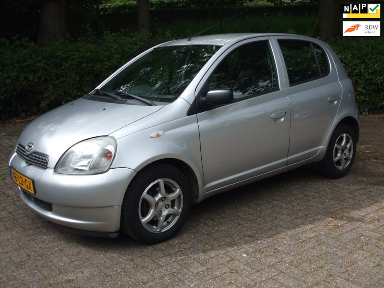 Toyota Yaris - 1.3-16V VVT-i YORIN airco 5 deurs 166 dkm NAP grijs - AutoWereld.nl