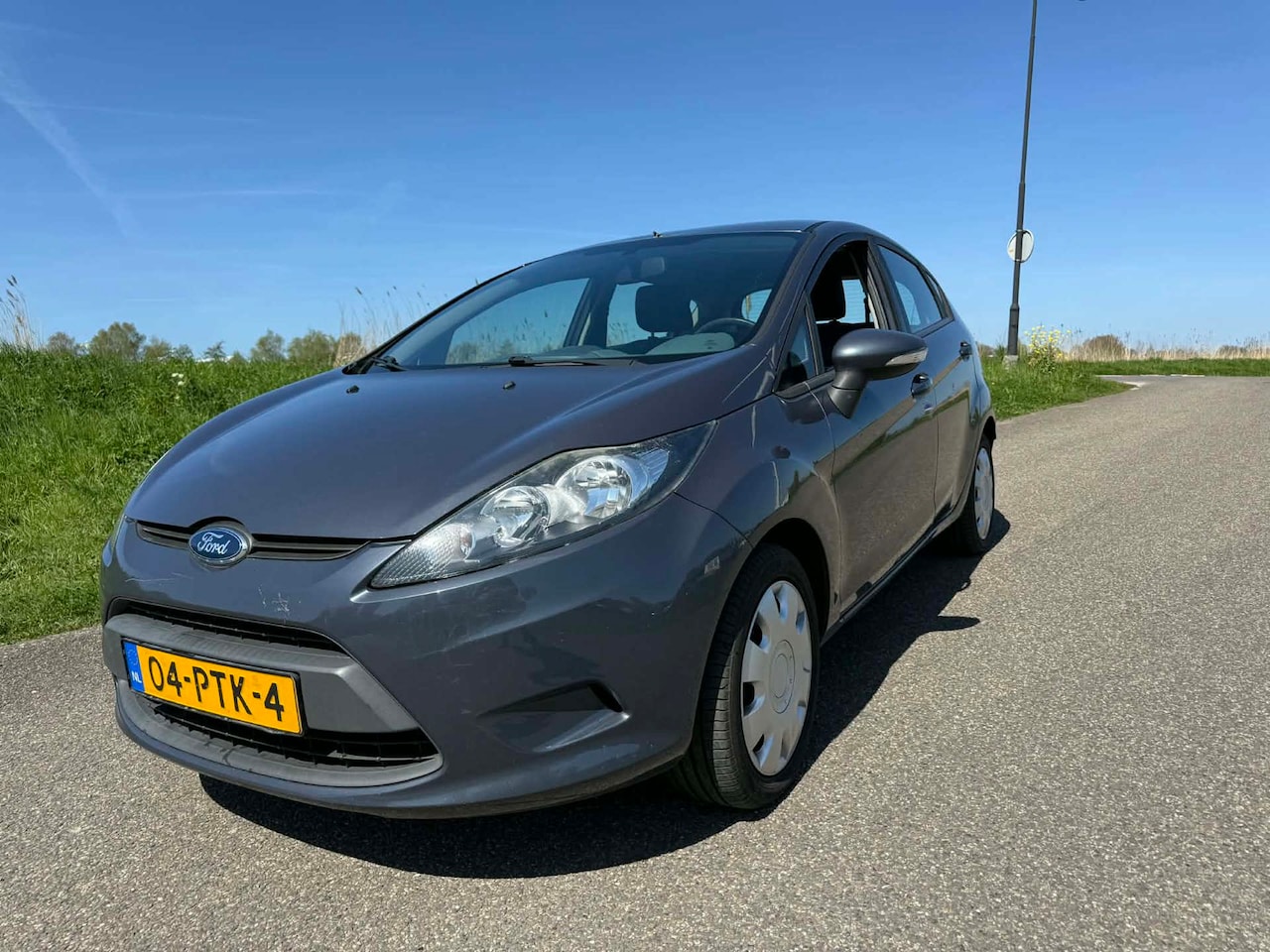 Ford Fiesta - 1.25 Limited incl nw apk nw distributie airco, garantie ! - AutoWereld.nl