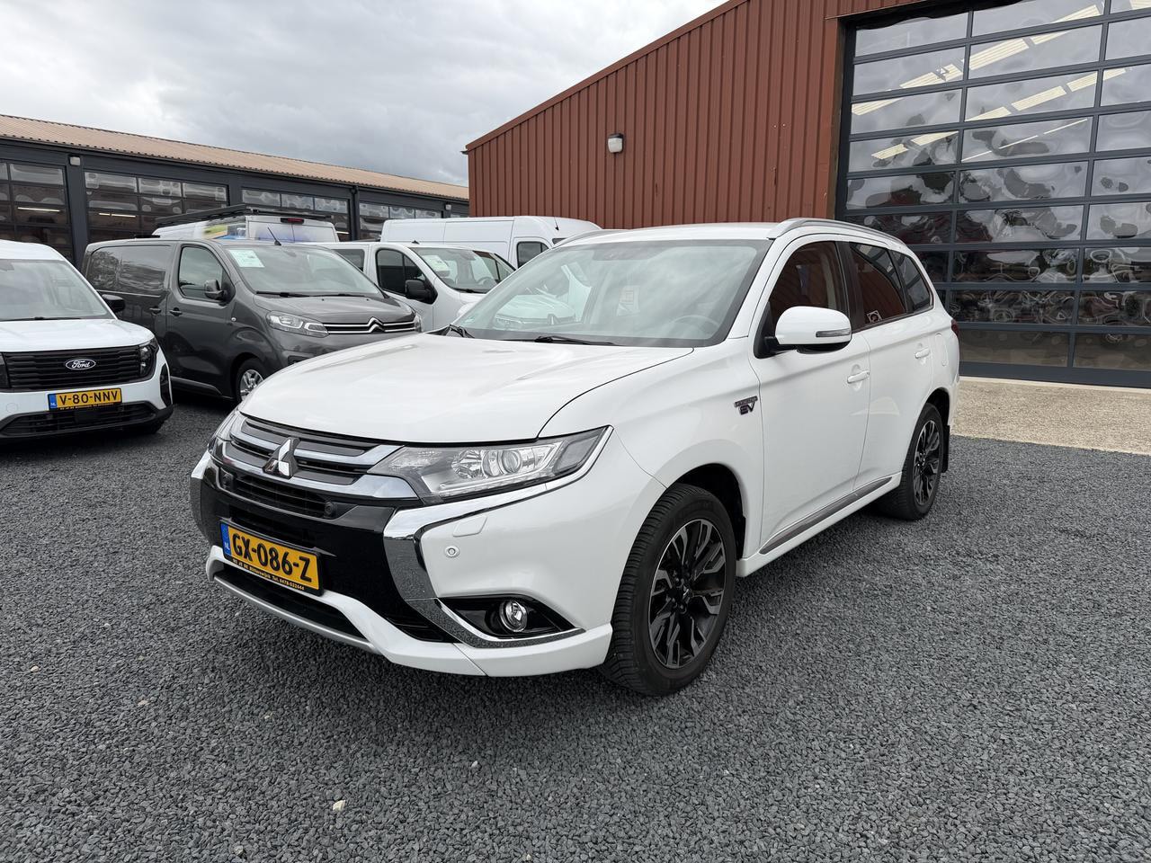 Mitsubishi Outlander - 2.0 PHEV Executive Edition 2.0 PHEV EXECUTIVE EDITION - AutoWereld.nl