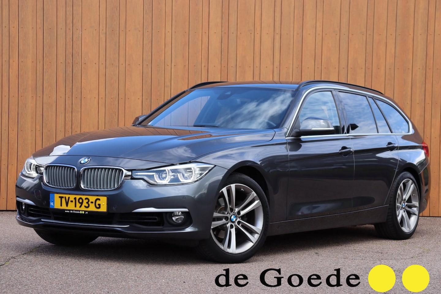 BMW 3-serie Touring - 318i Luxury Edition org.NL leer+el+vw camera el.klep trekhaak - AutoWereld.nl