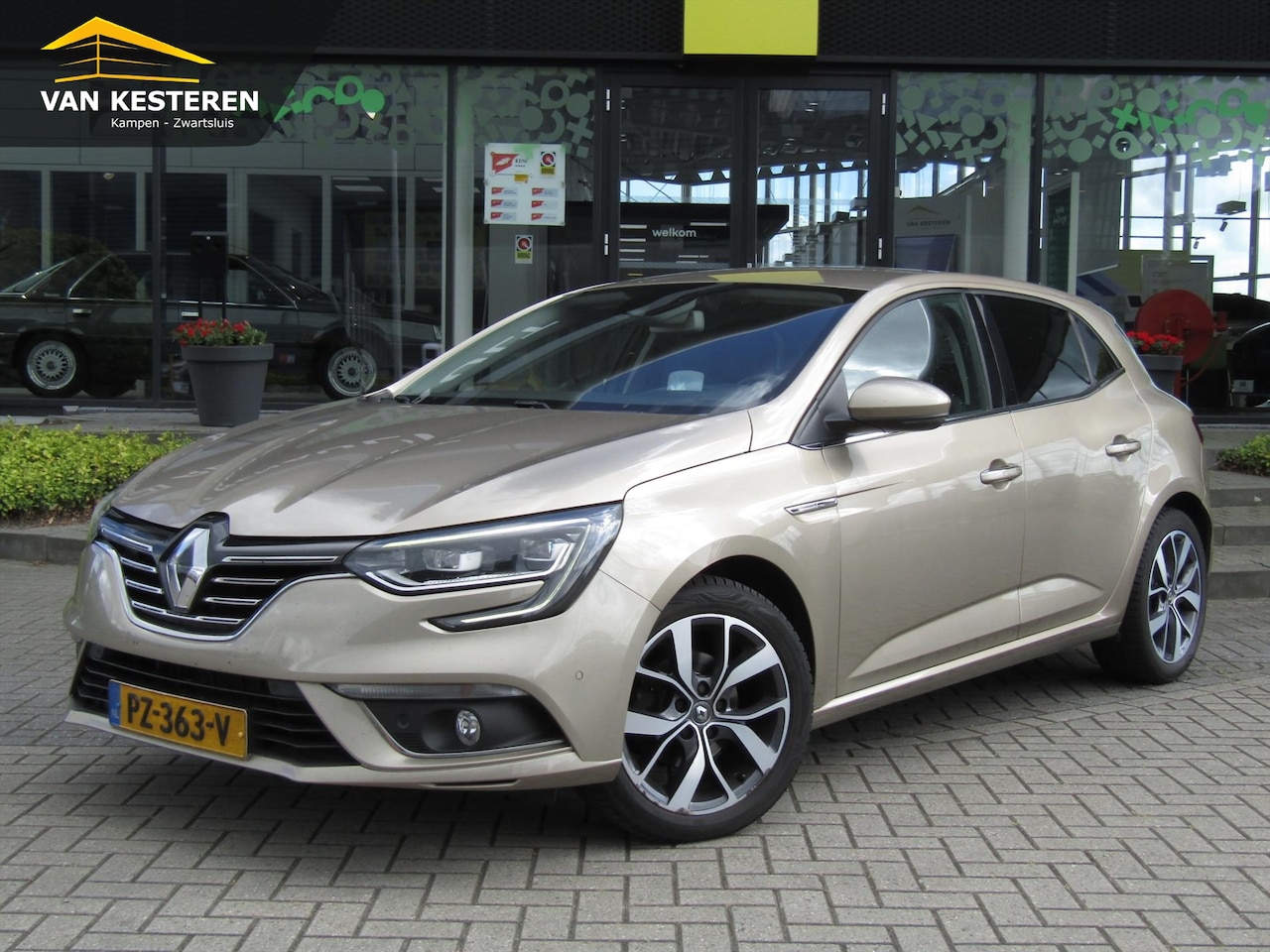 Renault Mégane - 1.2 TCe 130pk Bose / Navigatie / Camera / Head-up Display / Adaptive Cruise-Control - AutoWereld.nl