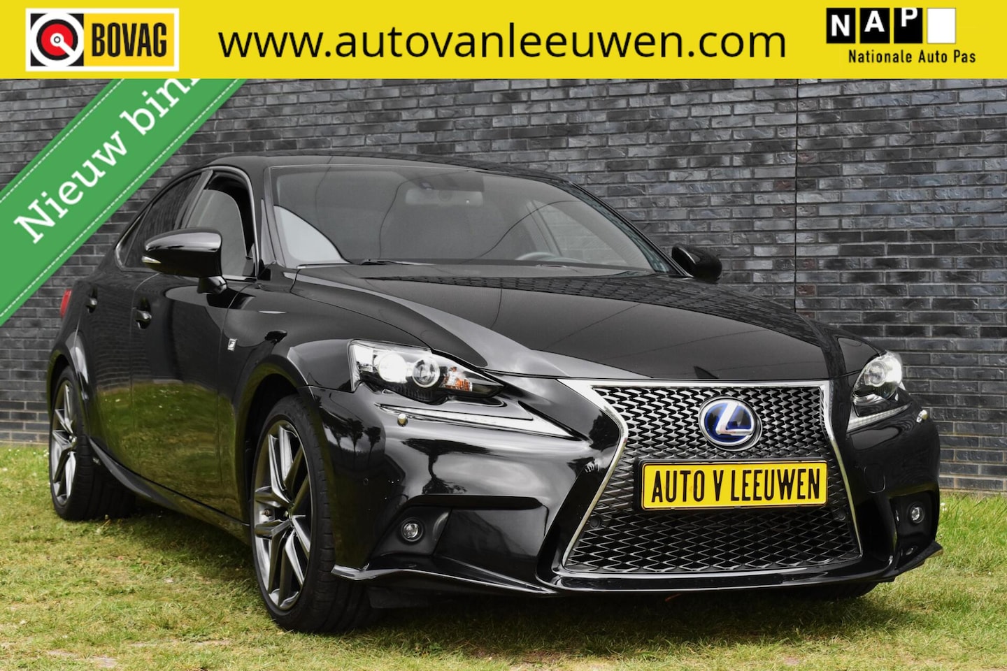 Lexus IS - 300h F Sport 18 INCH/CAMERA/PDC/NAVI/STOELVW/ETC.! - AutoWereld.nl