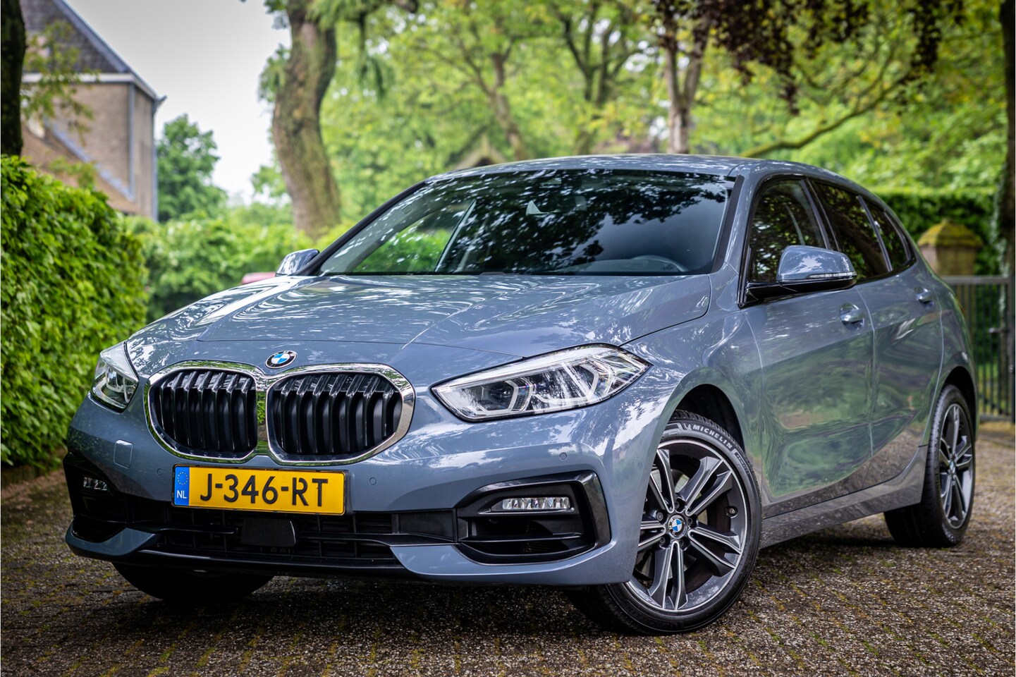 BMW 1-serie - 118i Executive Sport Line Individual Storm Bay Shadow - AutoWereld.nl